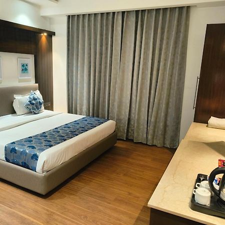 Hotel The Pearl - Traveler'S Choice Award Winner For 2025 New Delhi Exterior photo