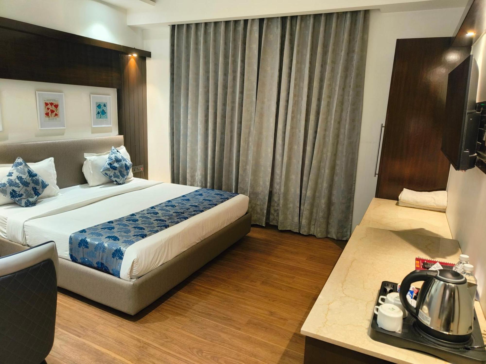 Hotel The Pearl - Traveler'S Choice Award Winner For 2025 New Delhi Exterior photo