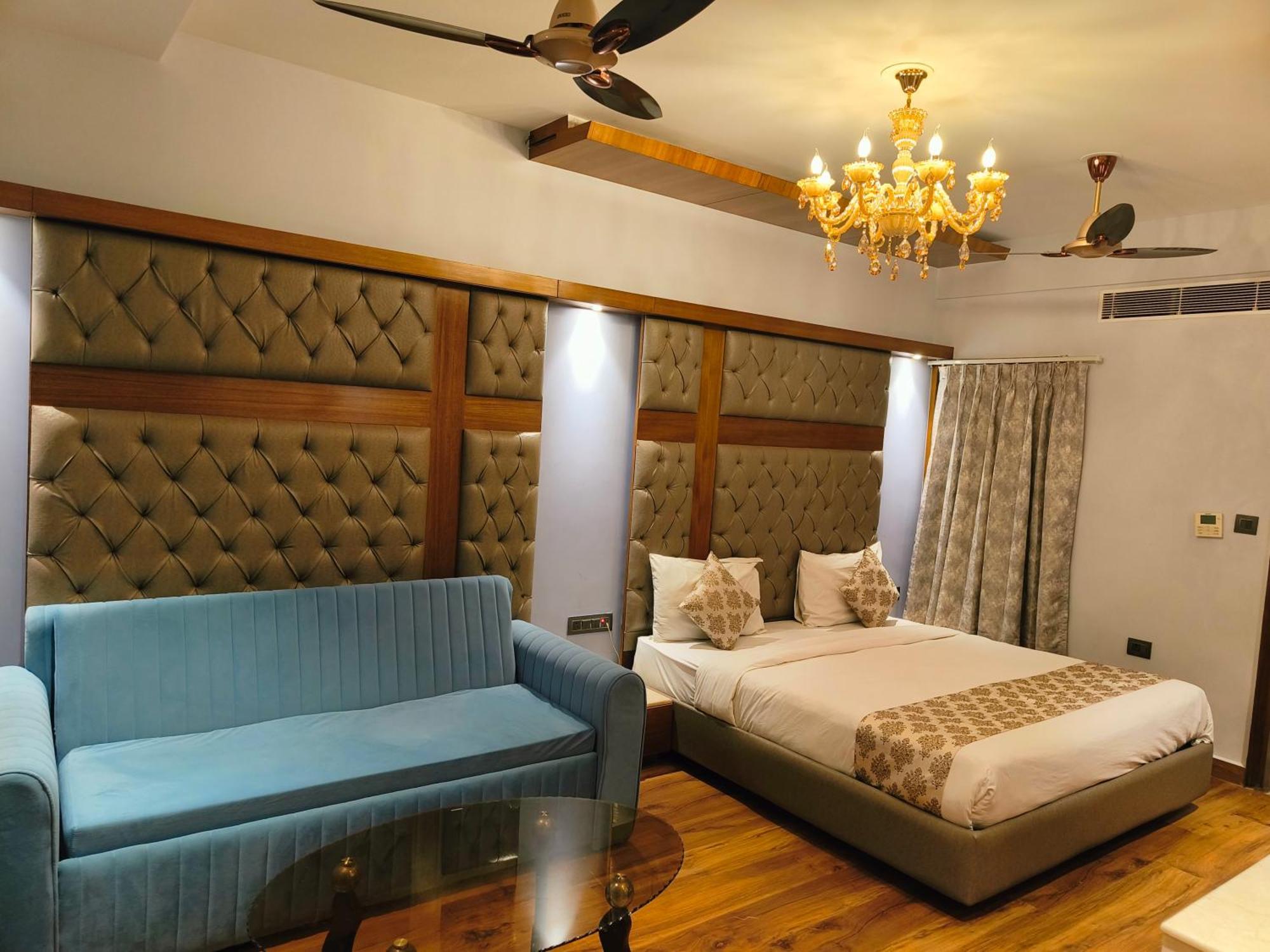 Hotel The Pearl - Traveler'S Choice Award Winner For 2025 New Delhi Exterior photo