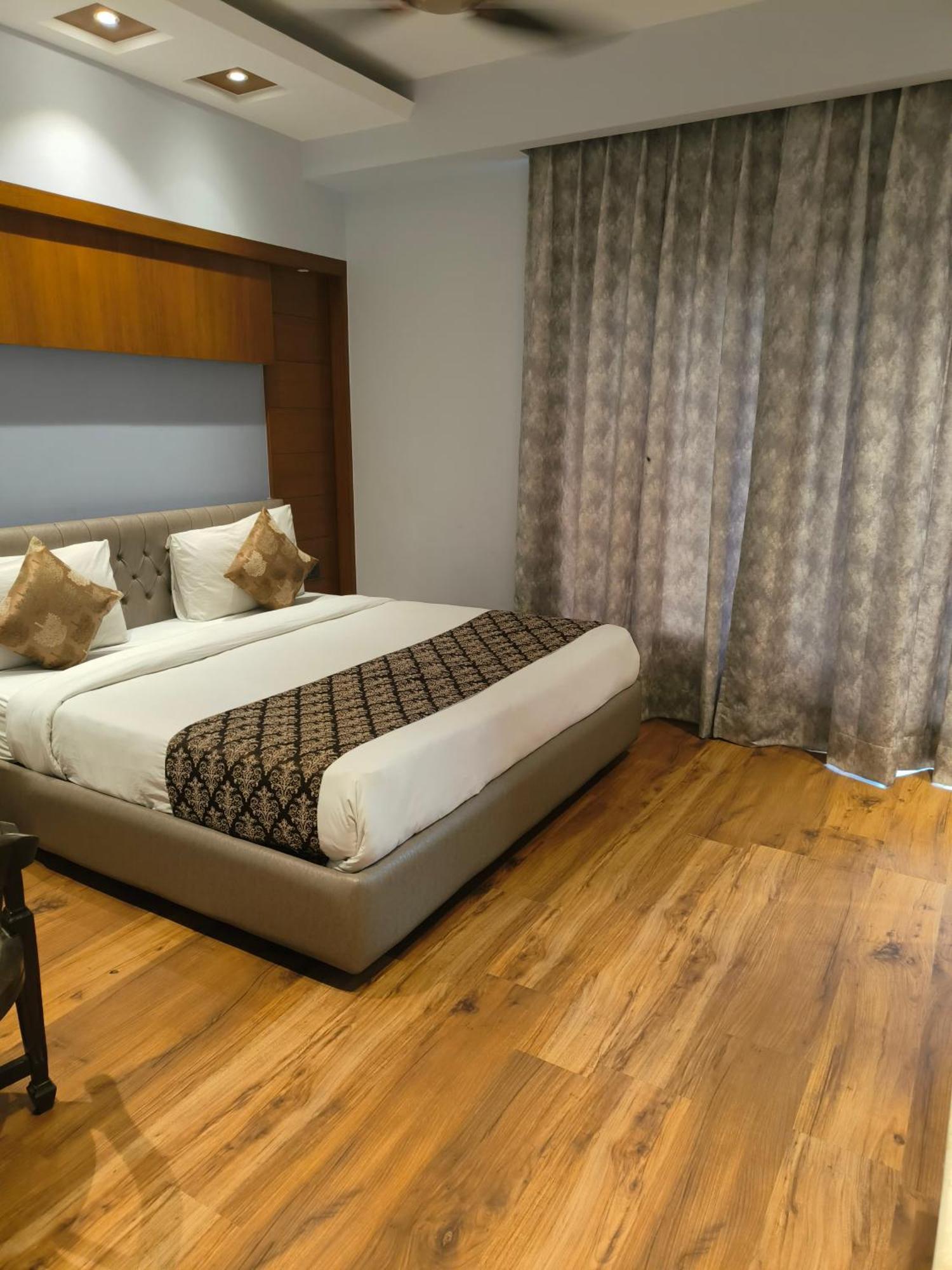 Hotel The Pearl - Traveler'S Choice Award Winner For 2025 New Delhi Exterior photo