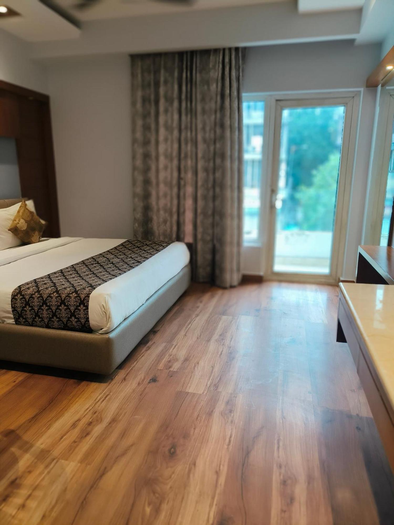 Hotel The Pearl - Traveler'S Choice Award Winner For 2025 New Delhi Exterior photo