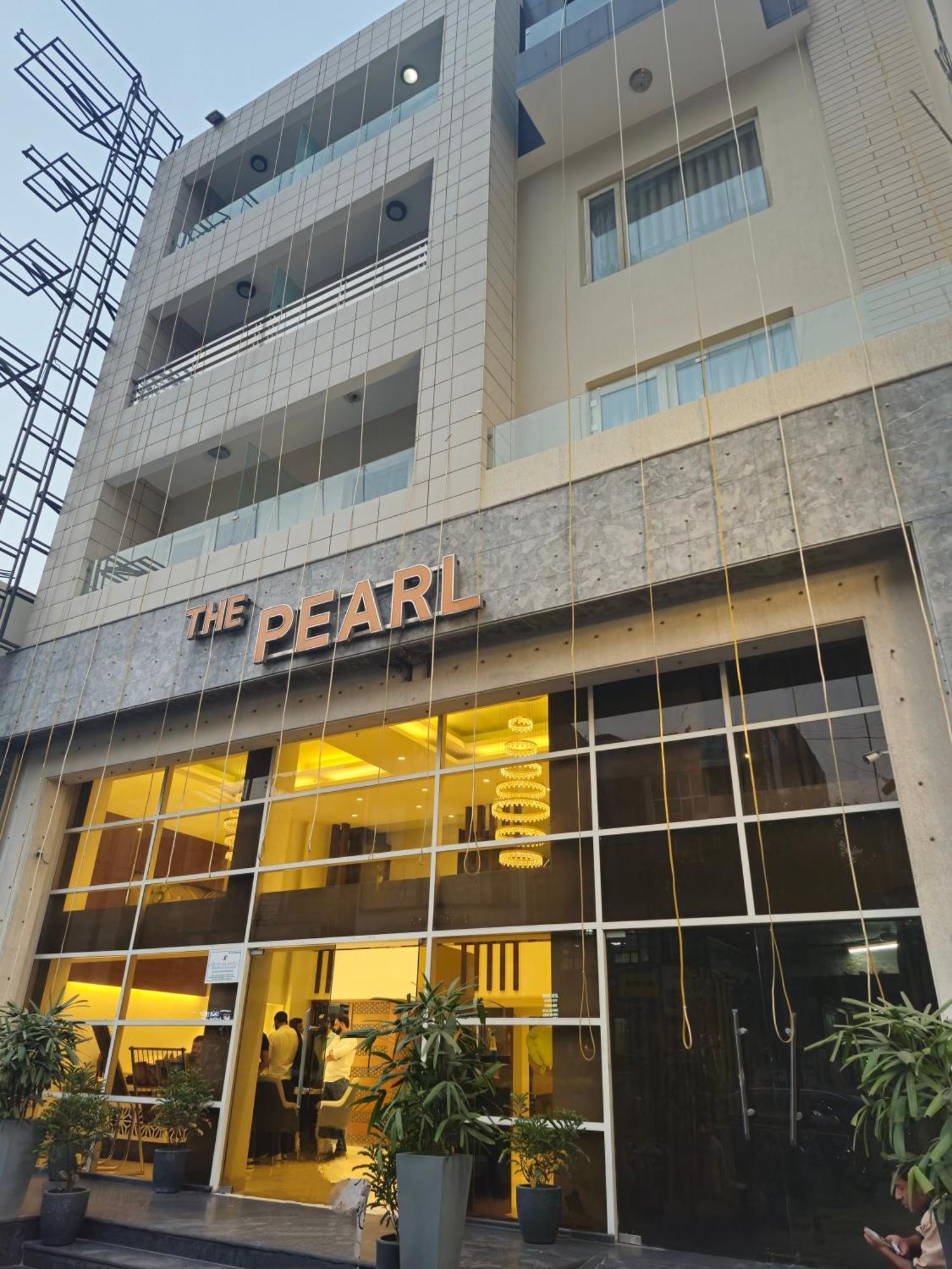 Hotel The Pearl - Traveler'S Choice Award Winner For 2025 New Delhi Exterior photo