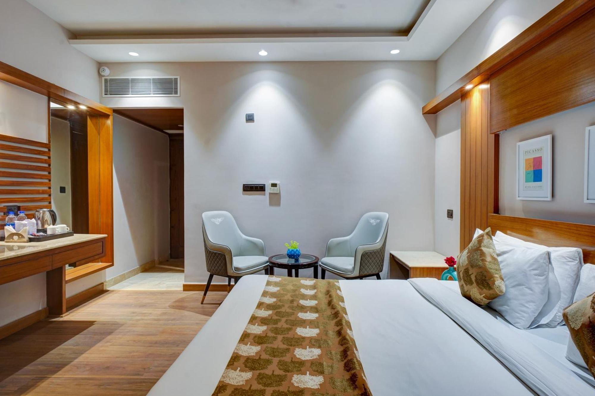 Hotel The Pearl - Traveler'S Choice Award Winner For 2025 New Delhi Exterior photo