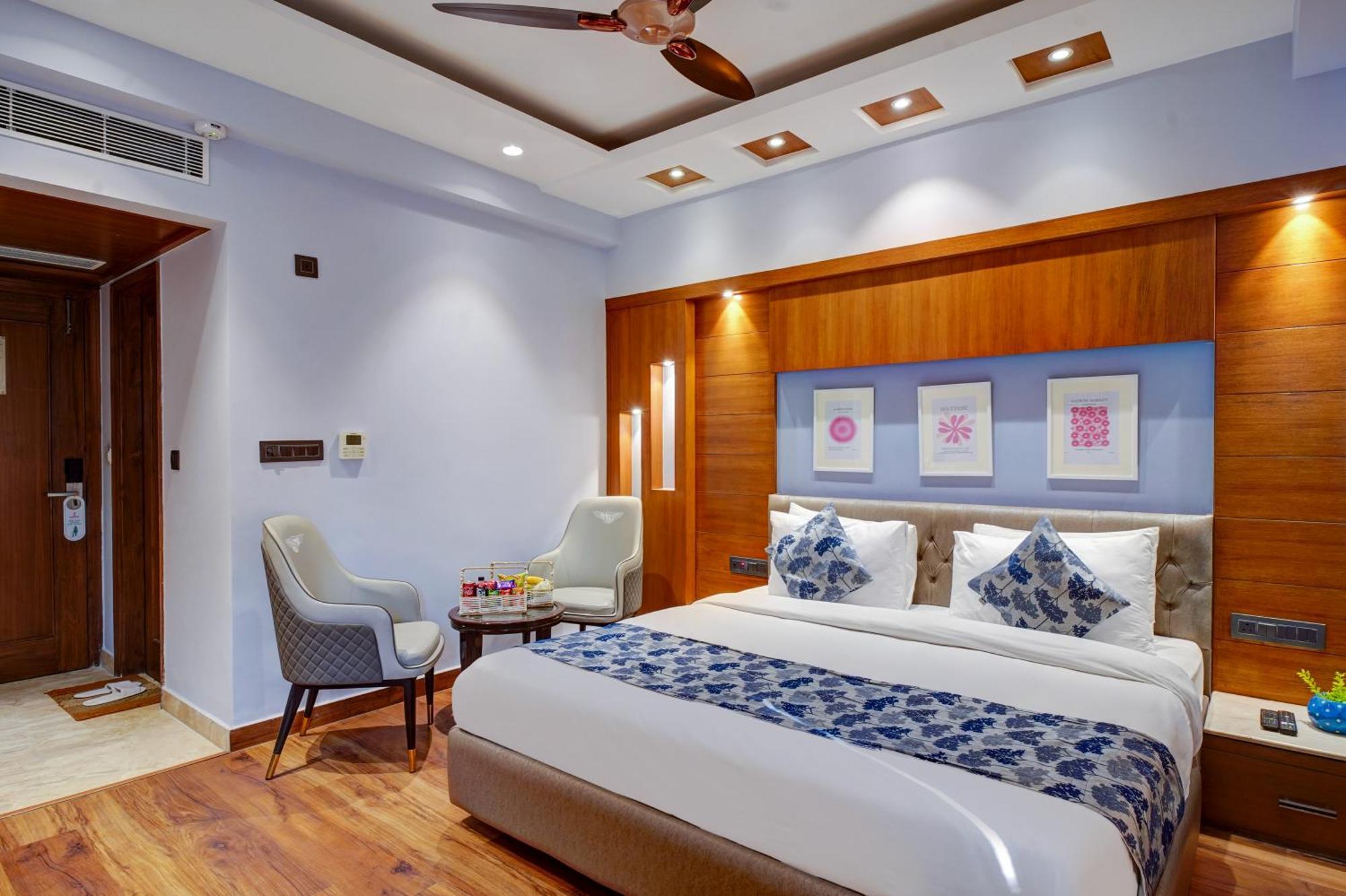 Hotel The Pearl - Traveler'S Choice Award Winner For 2025 New Delhi Exterior photo