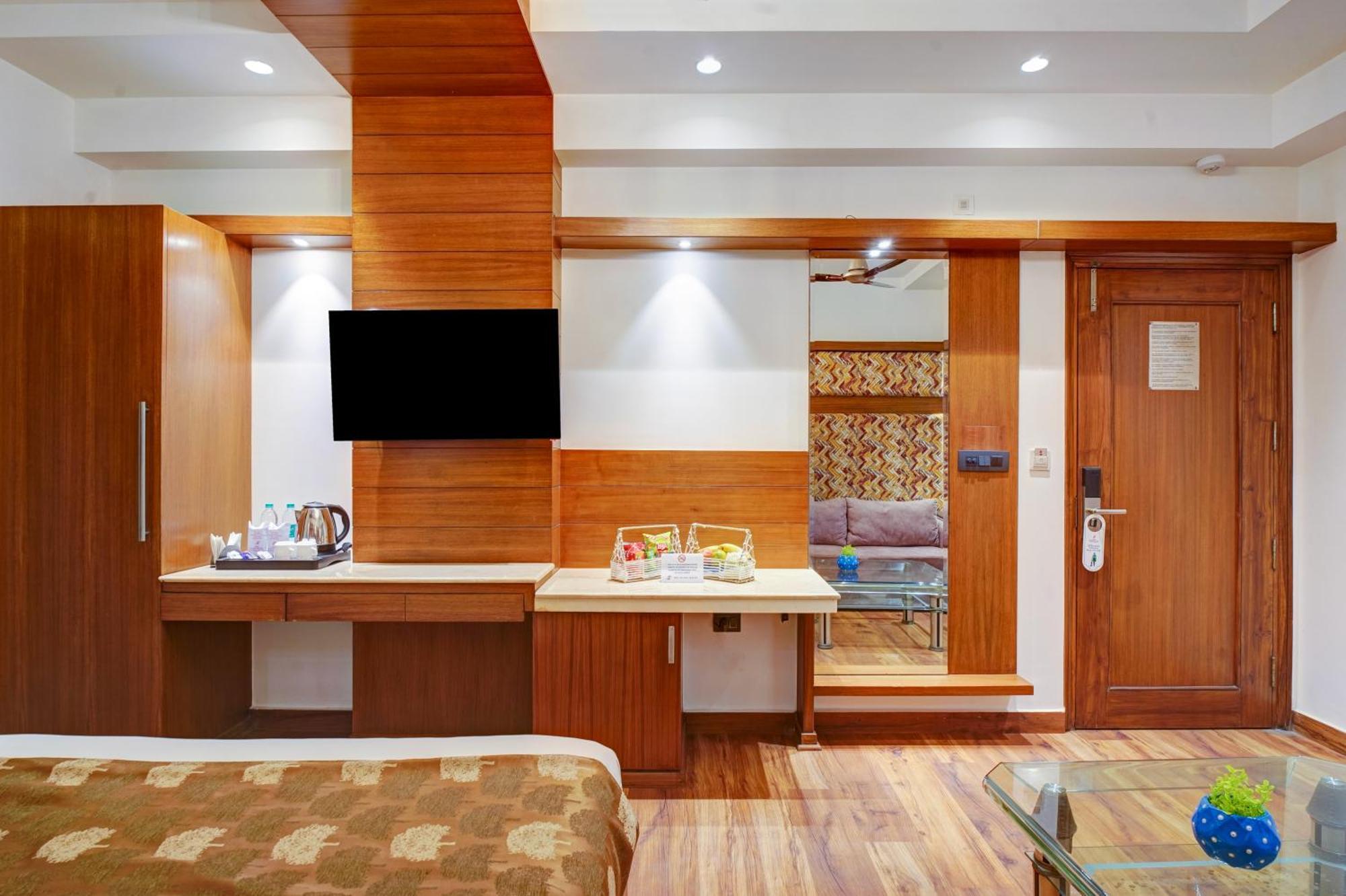 Hotel The Pearl - Traveler'S Choice Award Winner For 2025 New Delhi Exterior photo