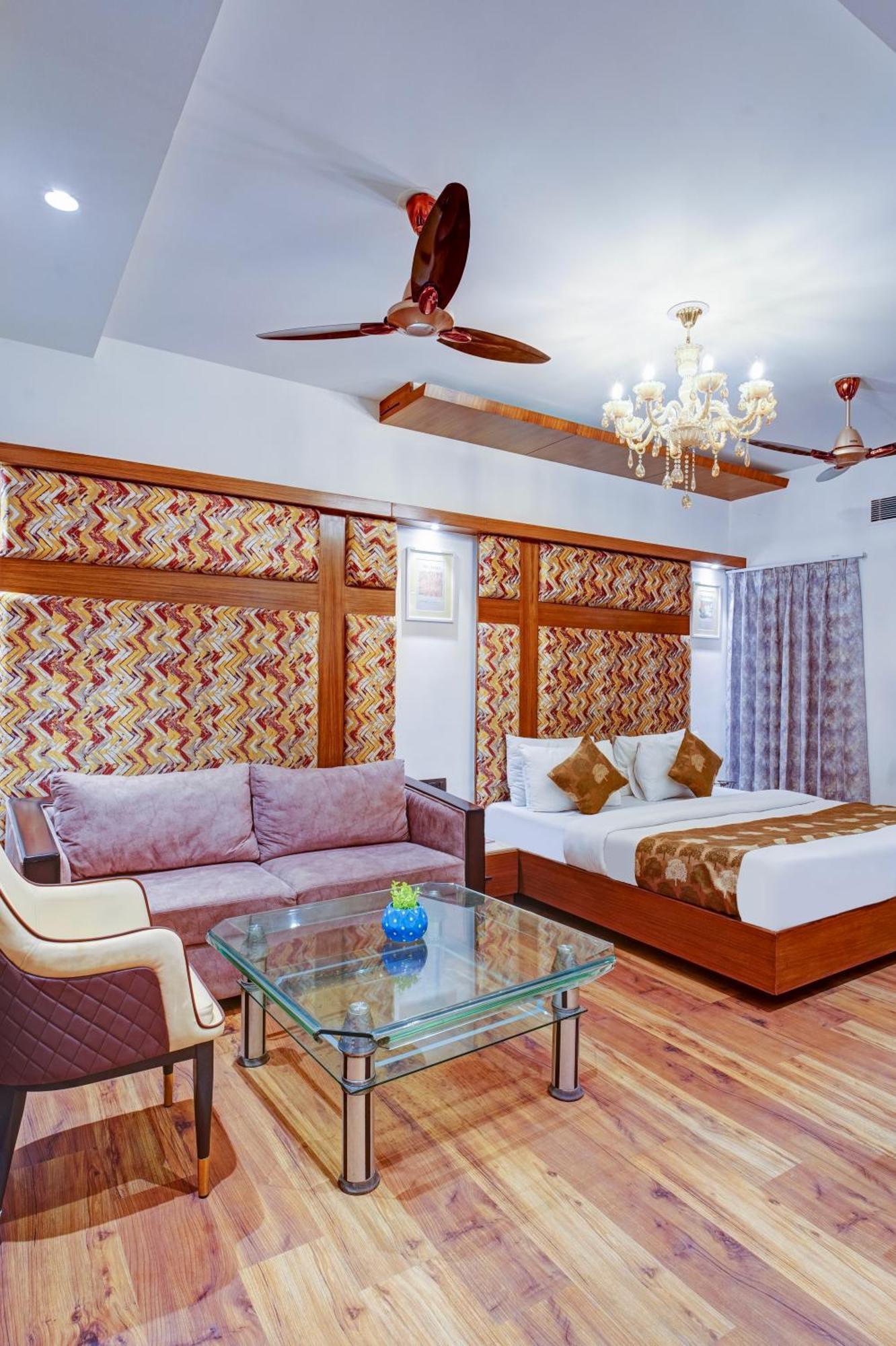 Hotel The Pearl - Traveler'S Choice Award Winner For 2025 New Delhi Exterior photo