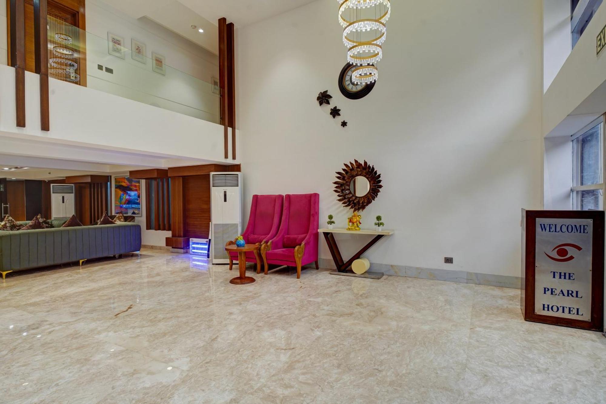 Hotel The Pearl - Traveler'S Choice Award Winner For 2025 New Delhi Exterior photo