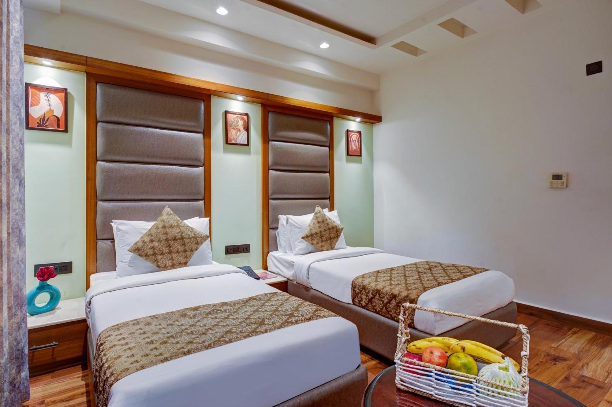 Hotel The Pearl - Traveler'S Choice Award Winner For 2025 New Delhi Exterior photo