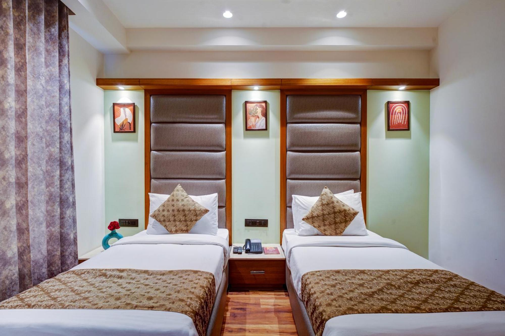 Hotel The Pearl - Traveler'S Choice Award Winner For 2025 New Delhi Exterior photo