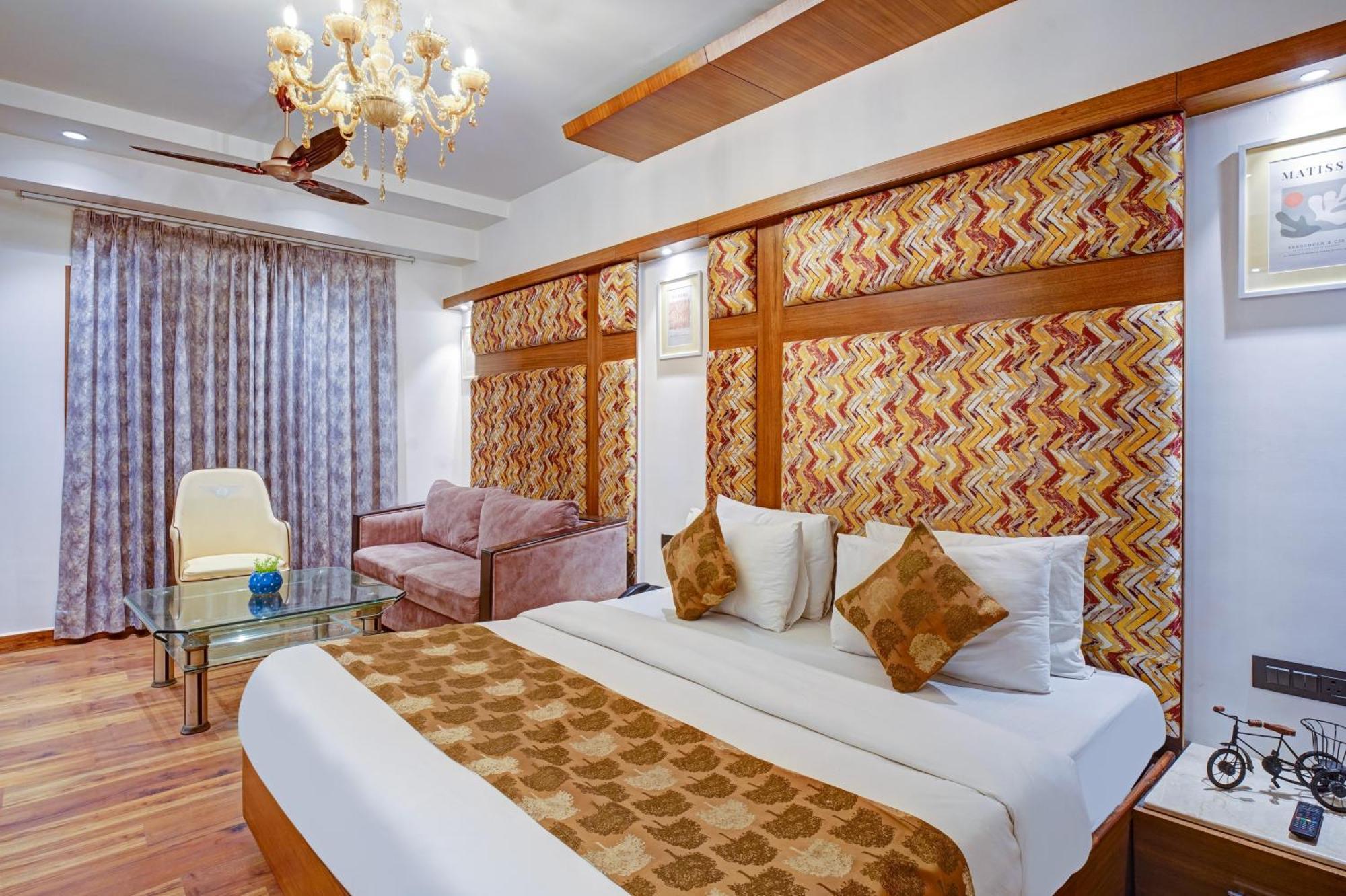 Hotel The Pearl - Traveler'S Choice Award Winner For 2025 New Delhi Exterior photo