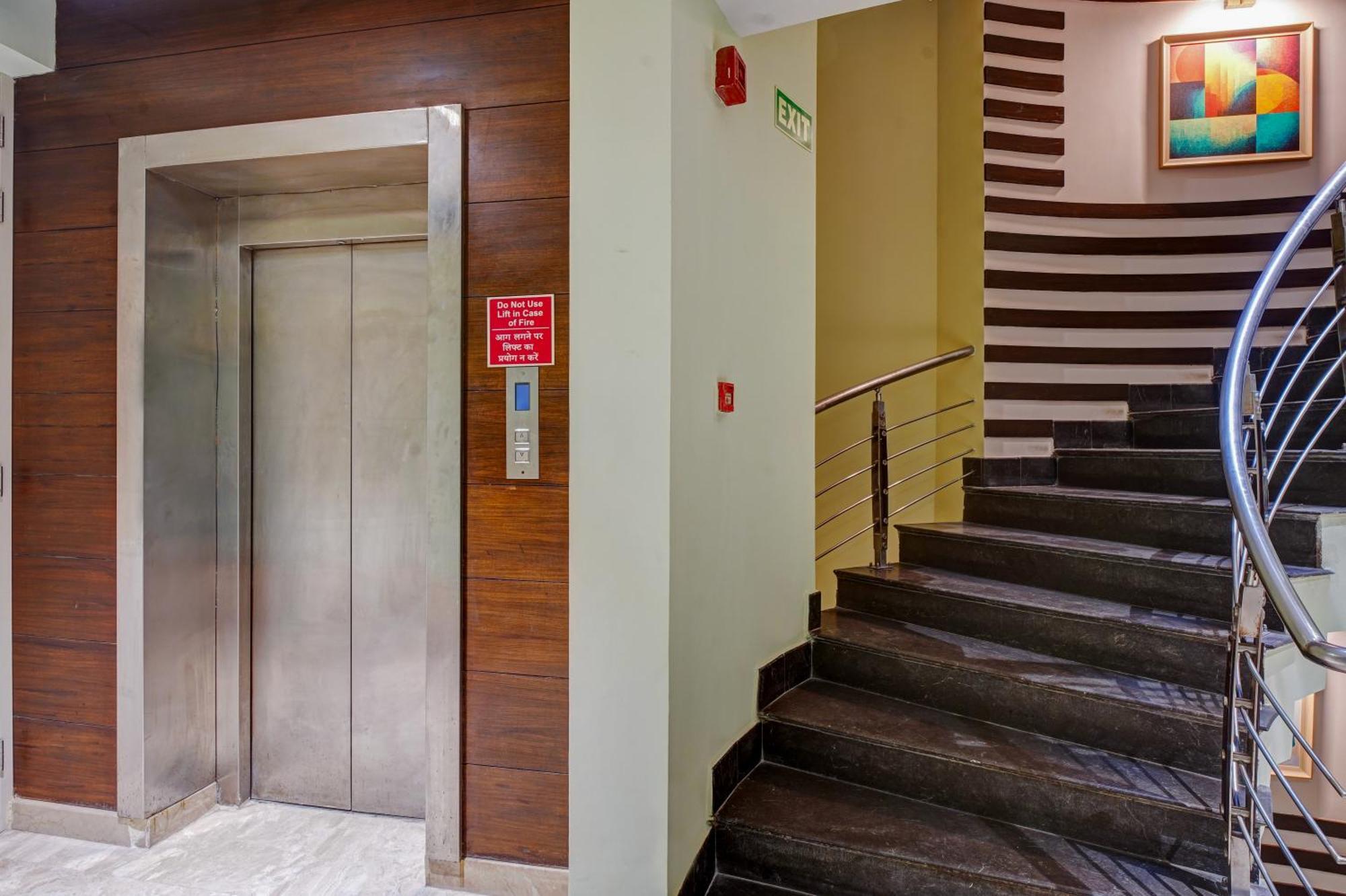 Hotel The Pearl - Traveler'S Choice Award Winner For 2025 New Delhi Exterior photo