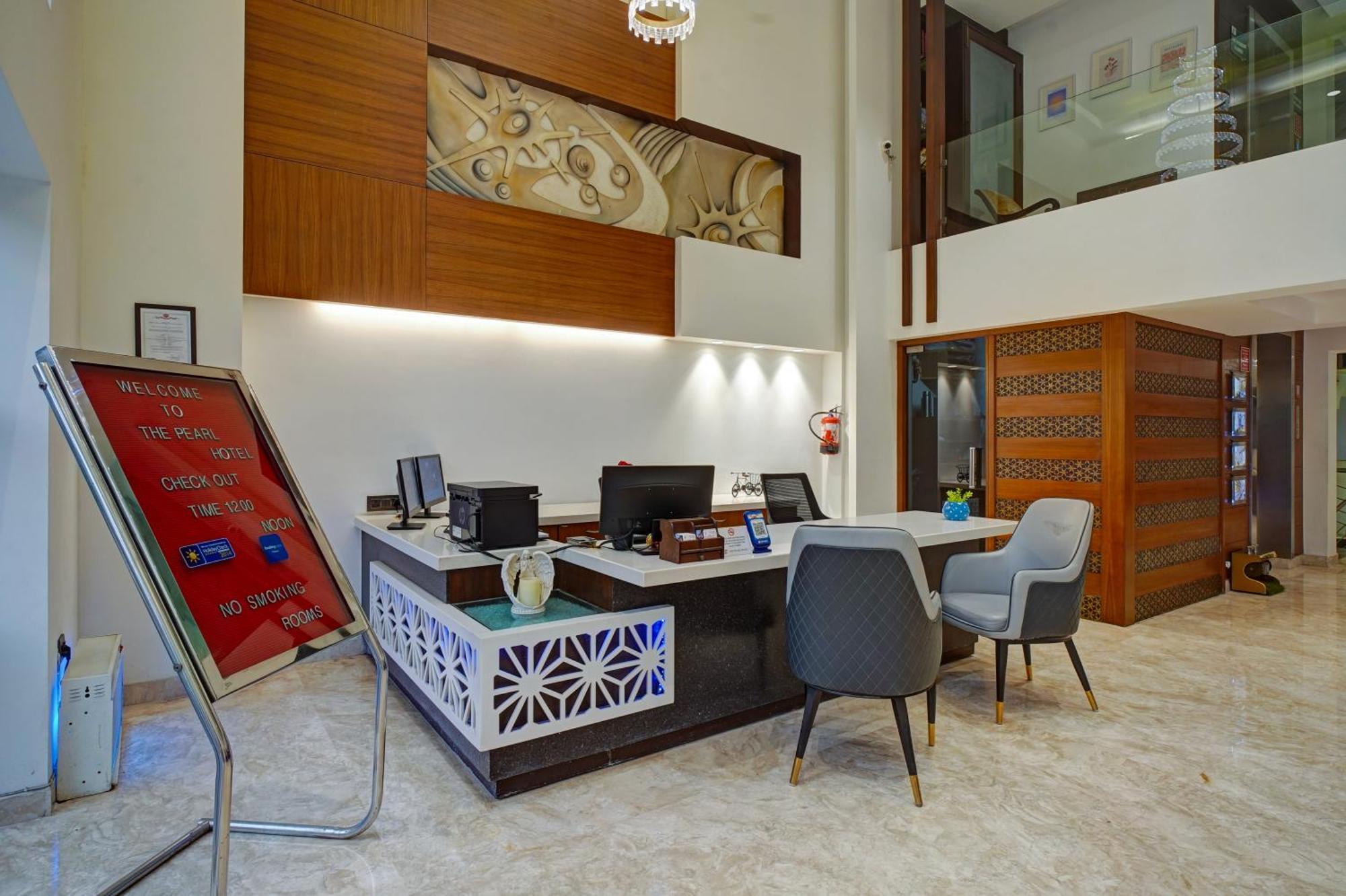 Hotel The Pearl - Traveler'S Choice Award Winner For 2025 New Delhi Exterior photo