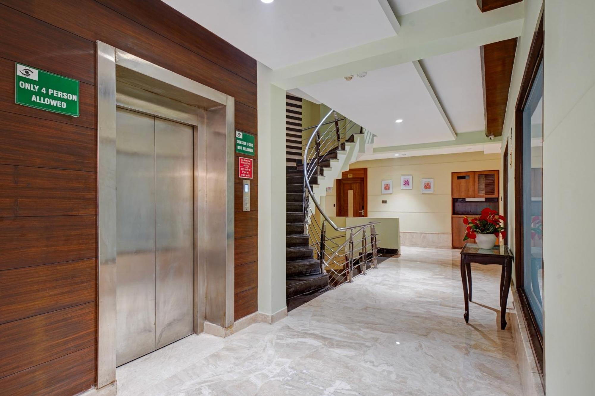 Hotel The Pearl - Traveler'S Choice Award Winner For 2025 New Delhi Exterior photo
