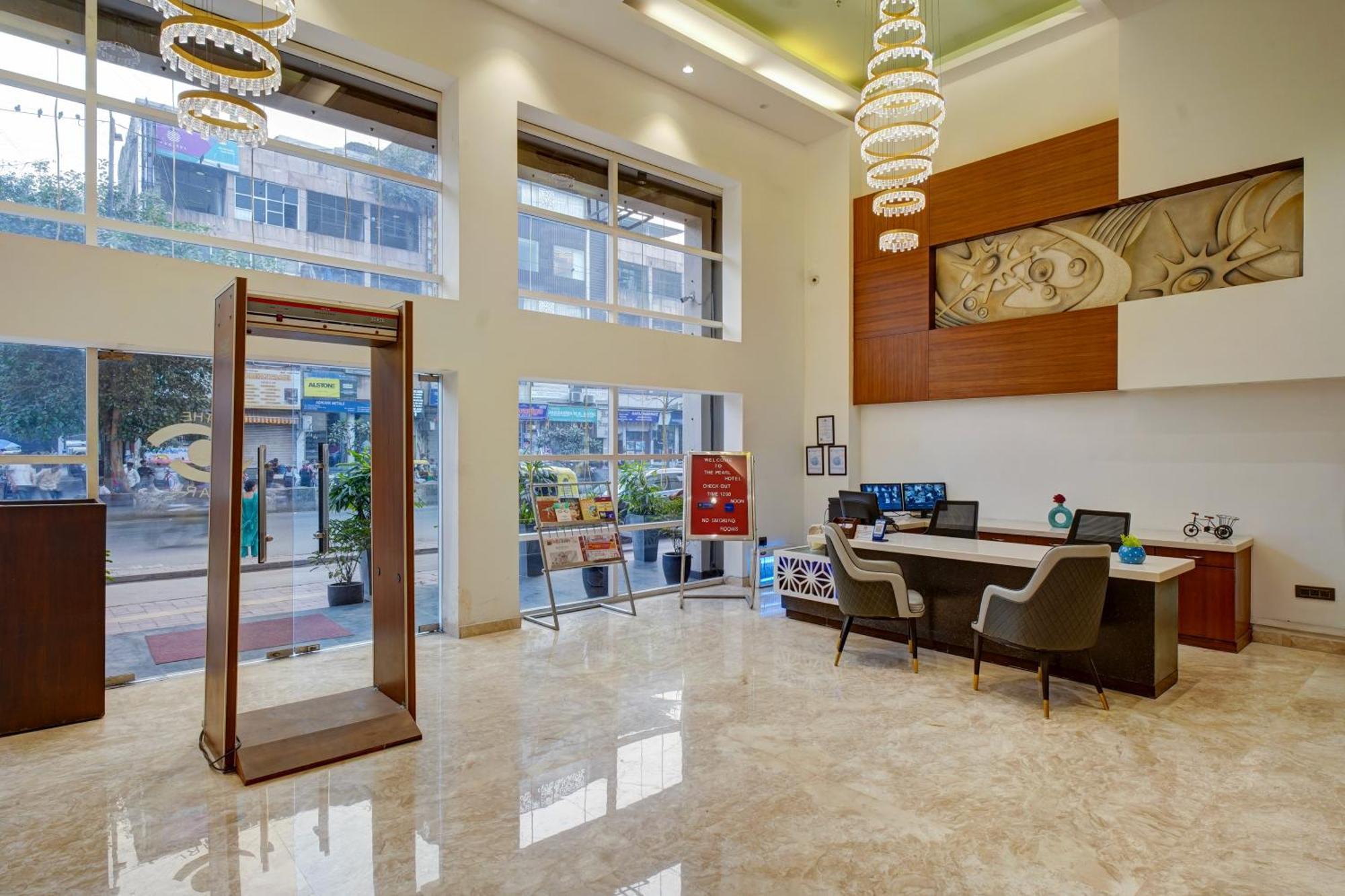 Hotel The Pearl - Traveler'S Choice Award Winner For 2025 New Delhi Exterior photo