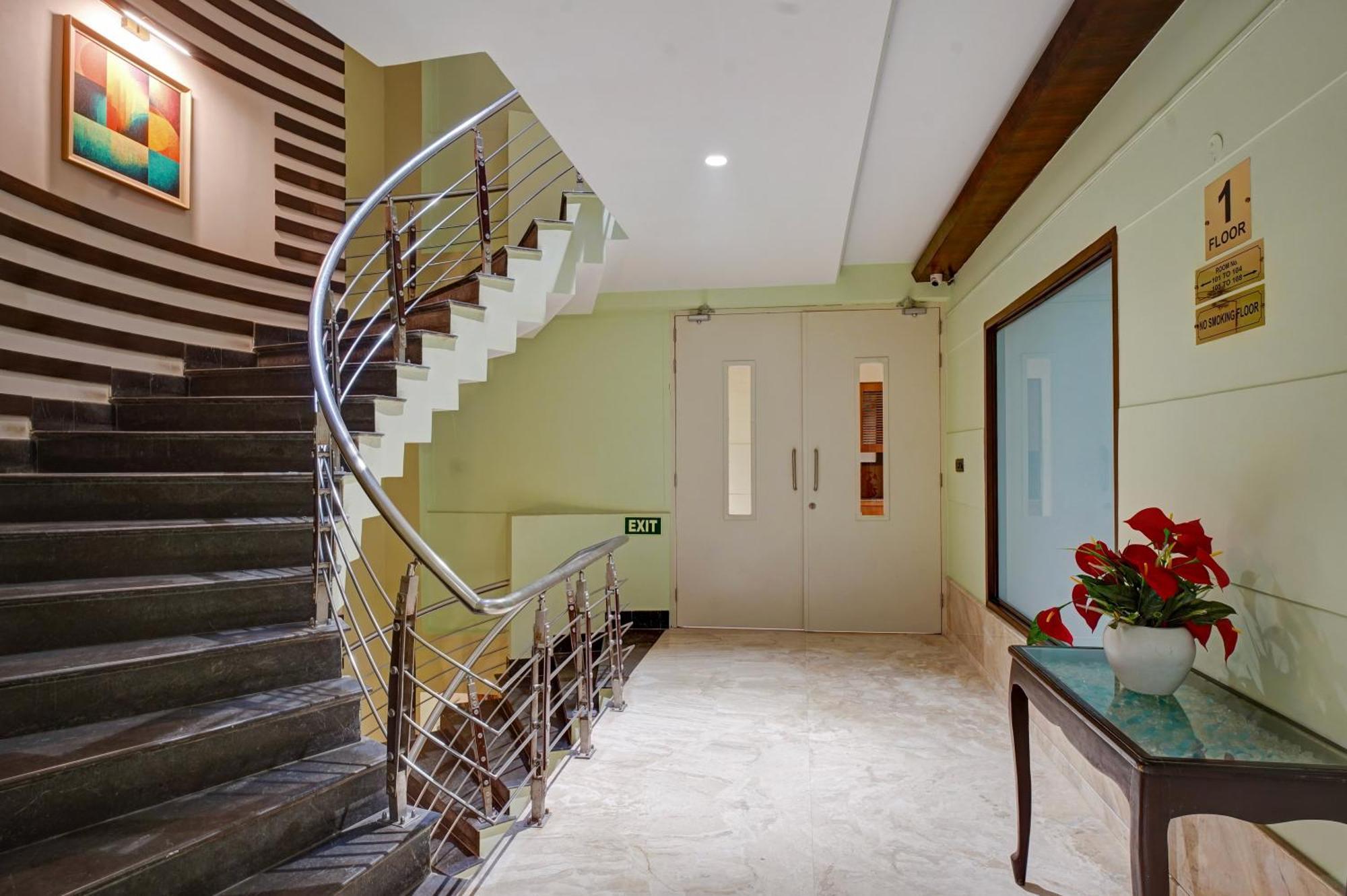 Hotel The Pearl - Traveler'S Choice Award Winner For 2025 New Delhi Exterior photo