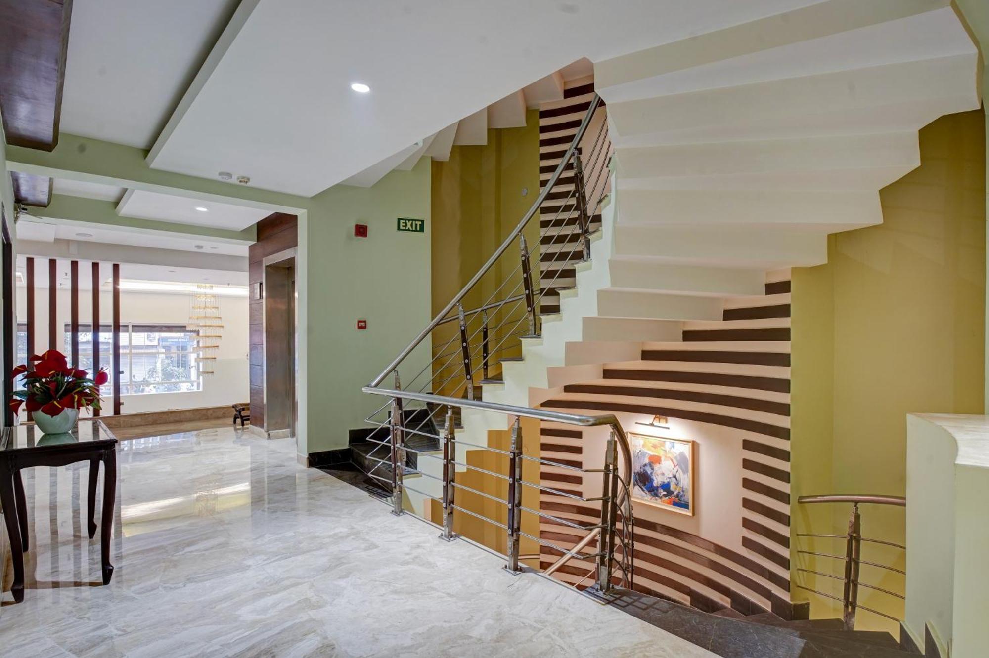 Hotel The Pearl - Traveler'S Choice Award Winner For 2025 New Delhi Exterior photo