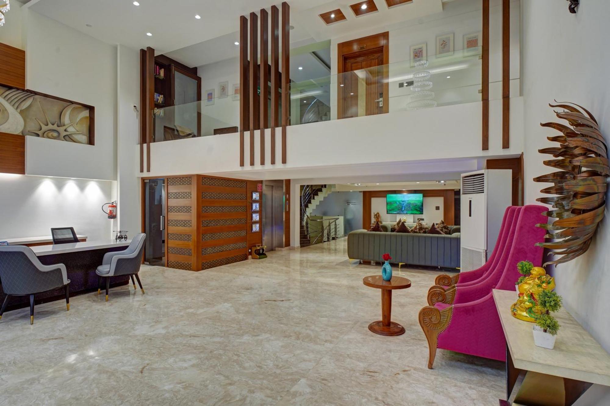 Hotel The Pearl - Traveler'S Choice Award Winner For 2025 New Delhi Exterior photo