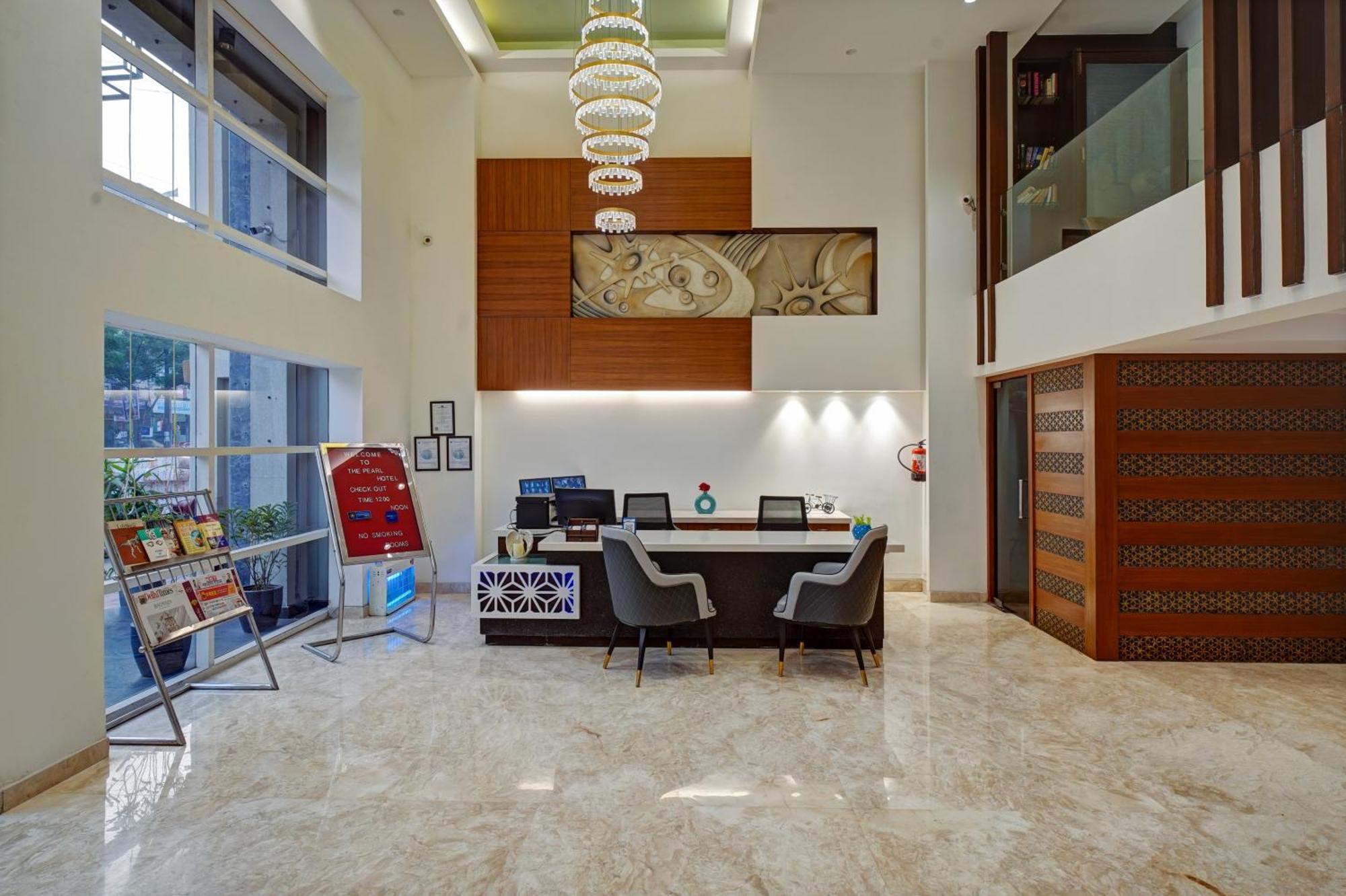 Hotel The Pearl - Traveler'S Choice Award Winner For 2025 New Delhi Exterior photo