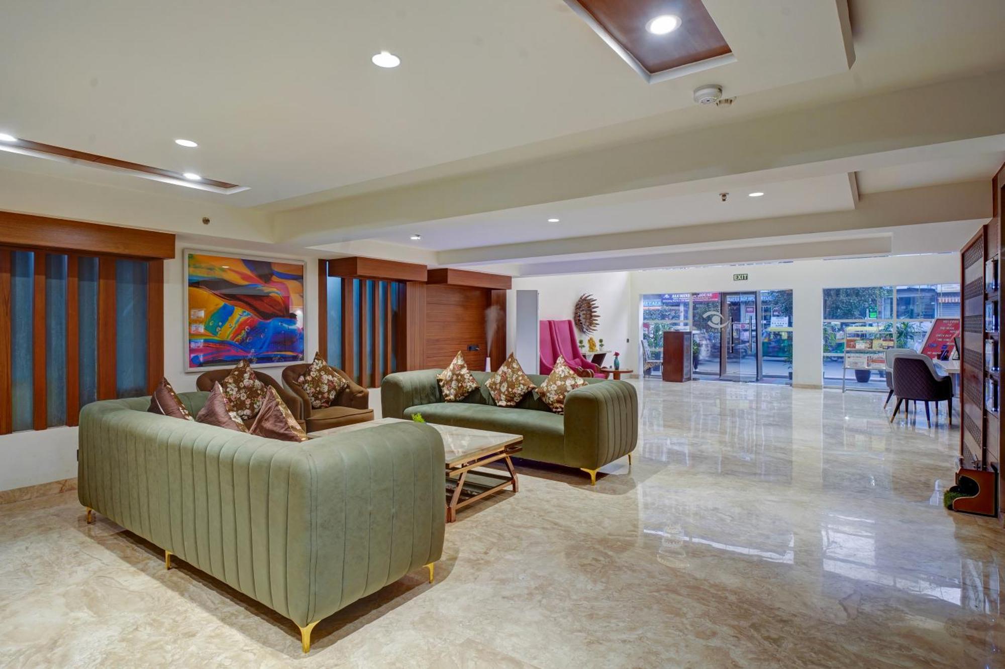 Hotel The Pearl - Traveler'S Choice Award Winner For 2025 New Delhi Exterior photo