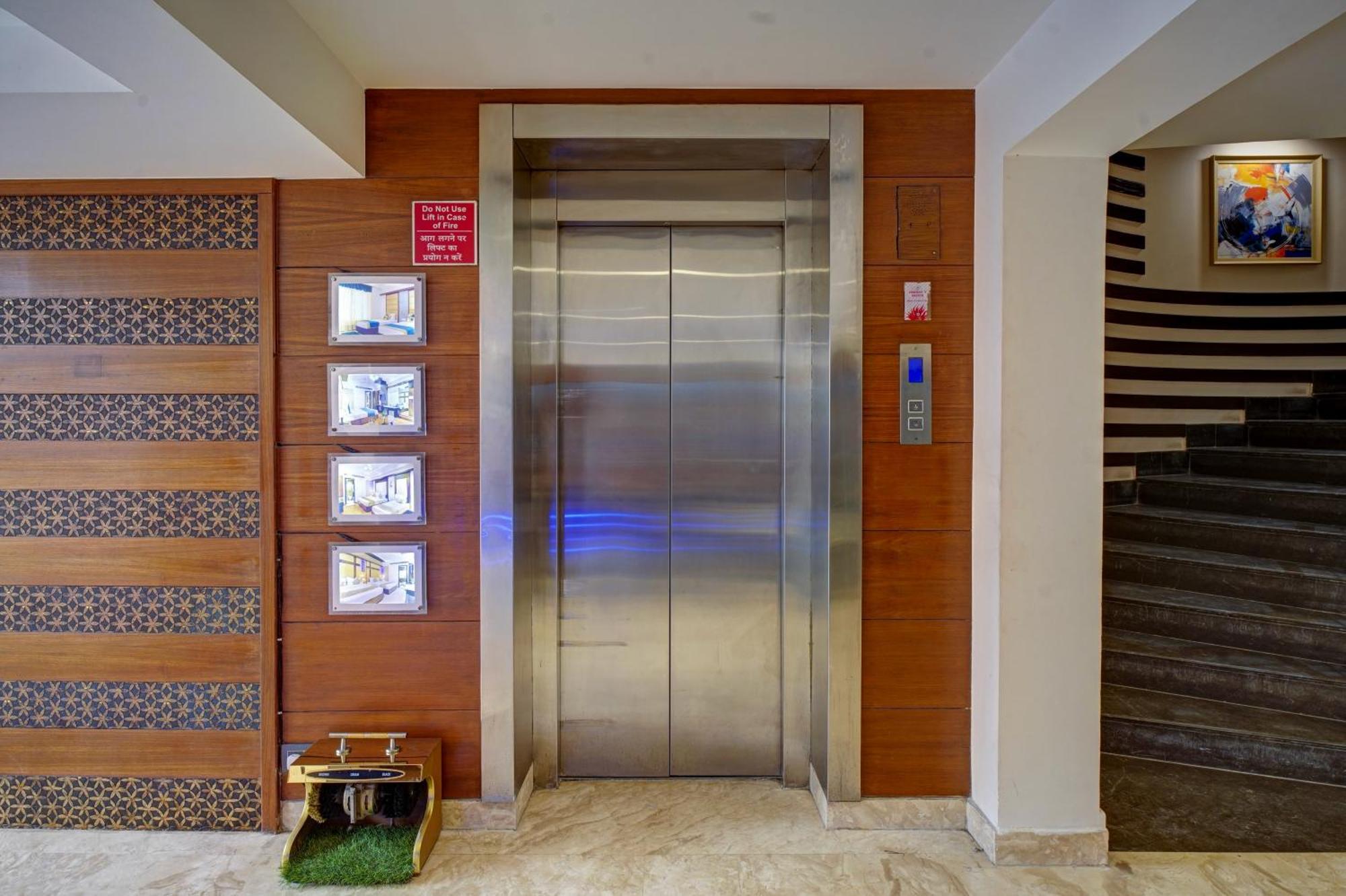 Hotel The Pearl - Traveler'S Choice Award Winner For 2025 New Delhi Exterior photo