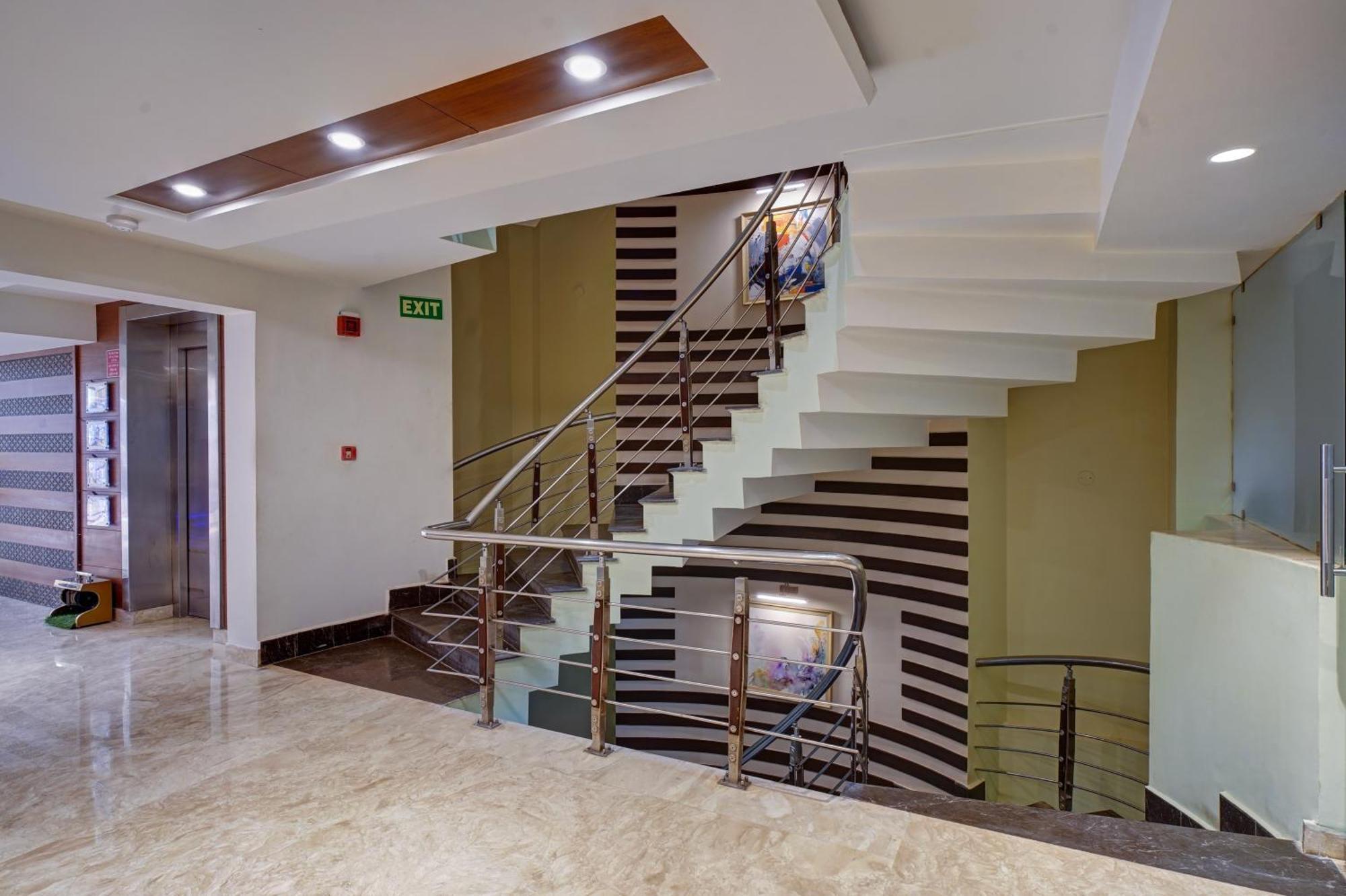 Hotel The Pearl - Traveler'S Choice Award Winner For 2025 New Delhi Exterior photo