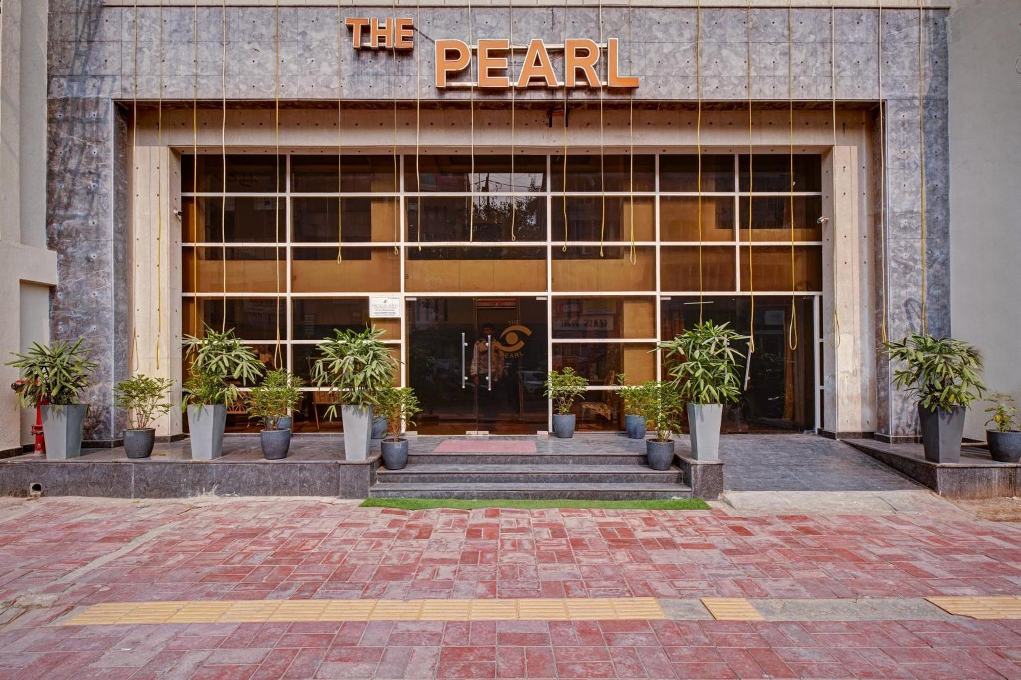 Hotel The Pearl - Traveler'S Choice Award Winner For 2025 New Delhi Exterior photo