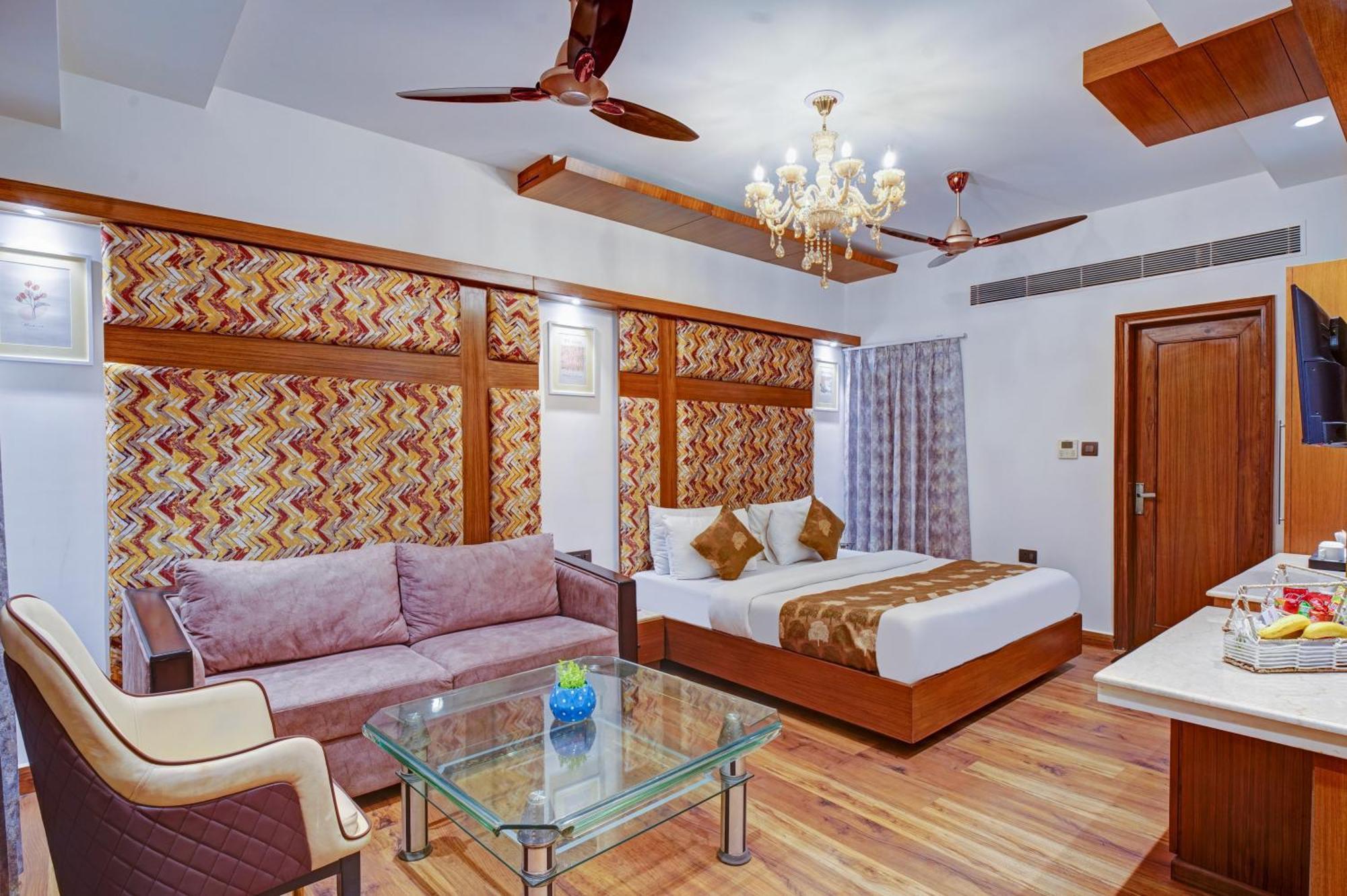Hotel The Pearl - Traveler'S Choice Award Winner For 2025 New Delhi Exterior photo