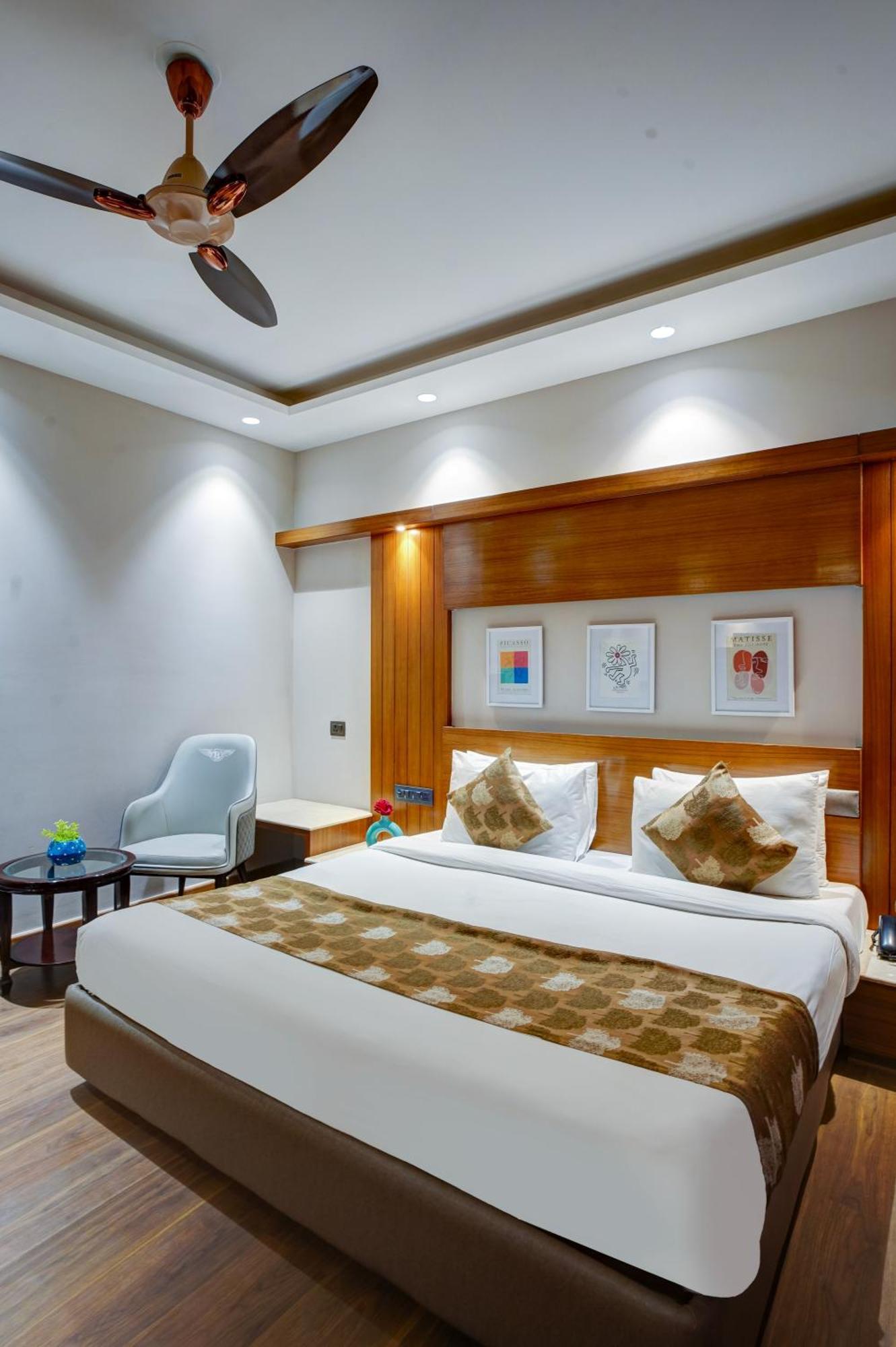Hotel The Pearl - Traveler'S Choice Award Winner For 2025 New Delhi Exterior photo