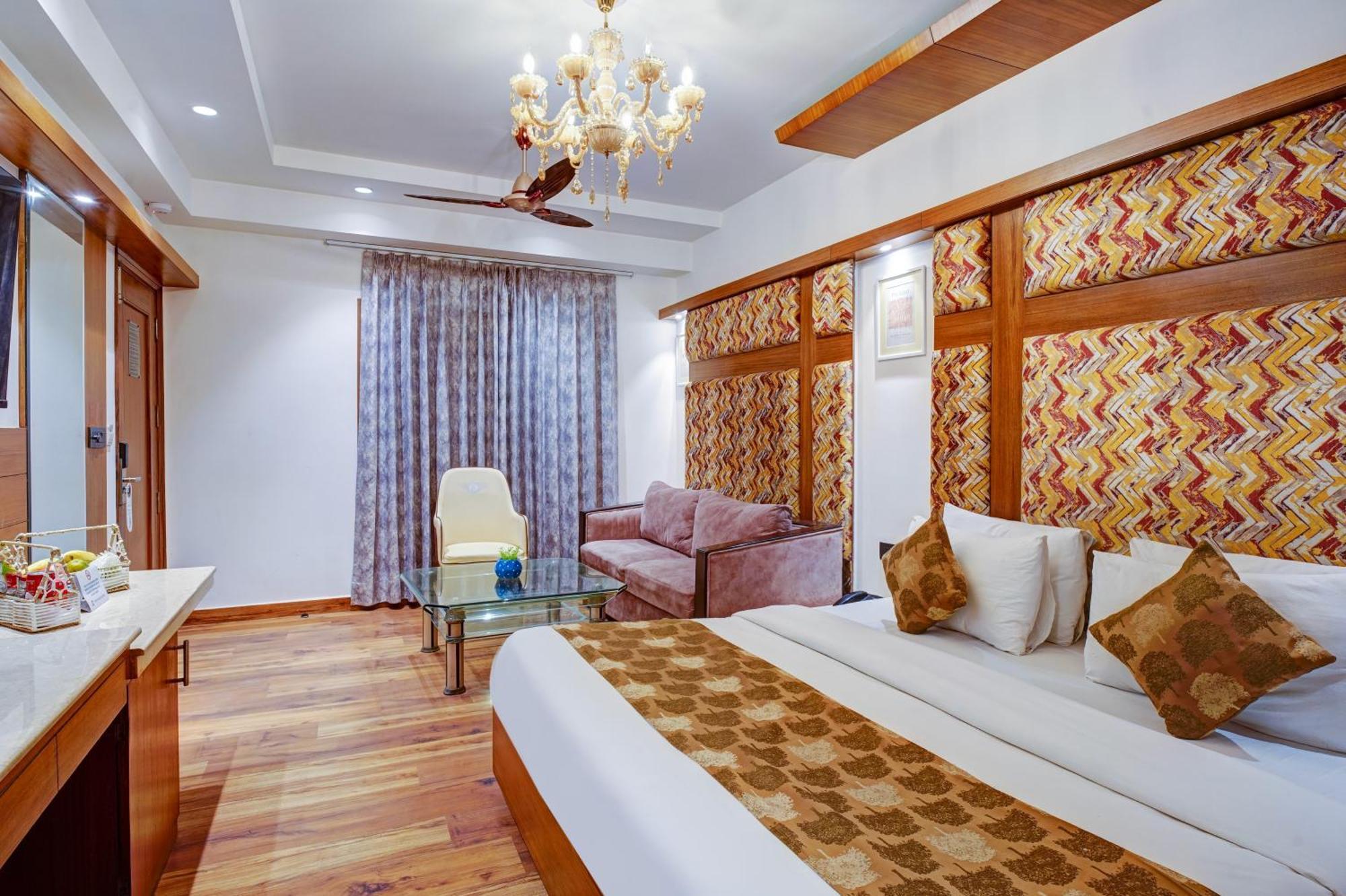 Hotel The Pearl - Traveler'S Choice Award Winner For 2025 New Delhi Exterior photo