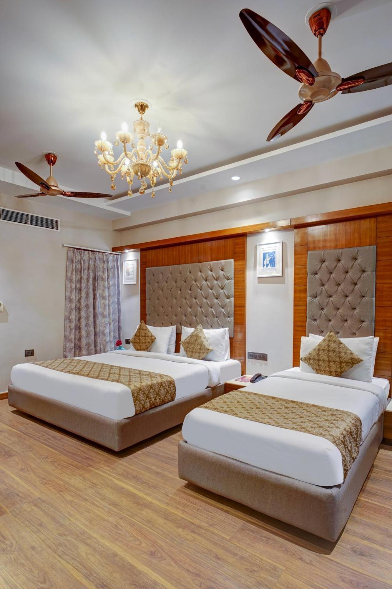Hotel The Pearl - Traveler'S Choice Award Winner For 2025 New Delhi Exterior photo