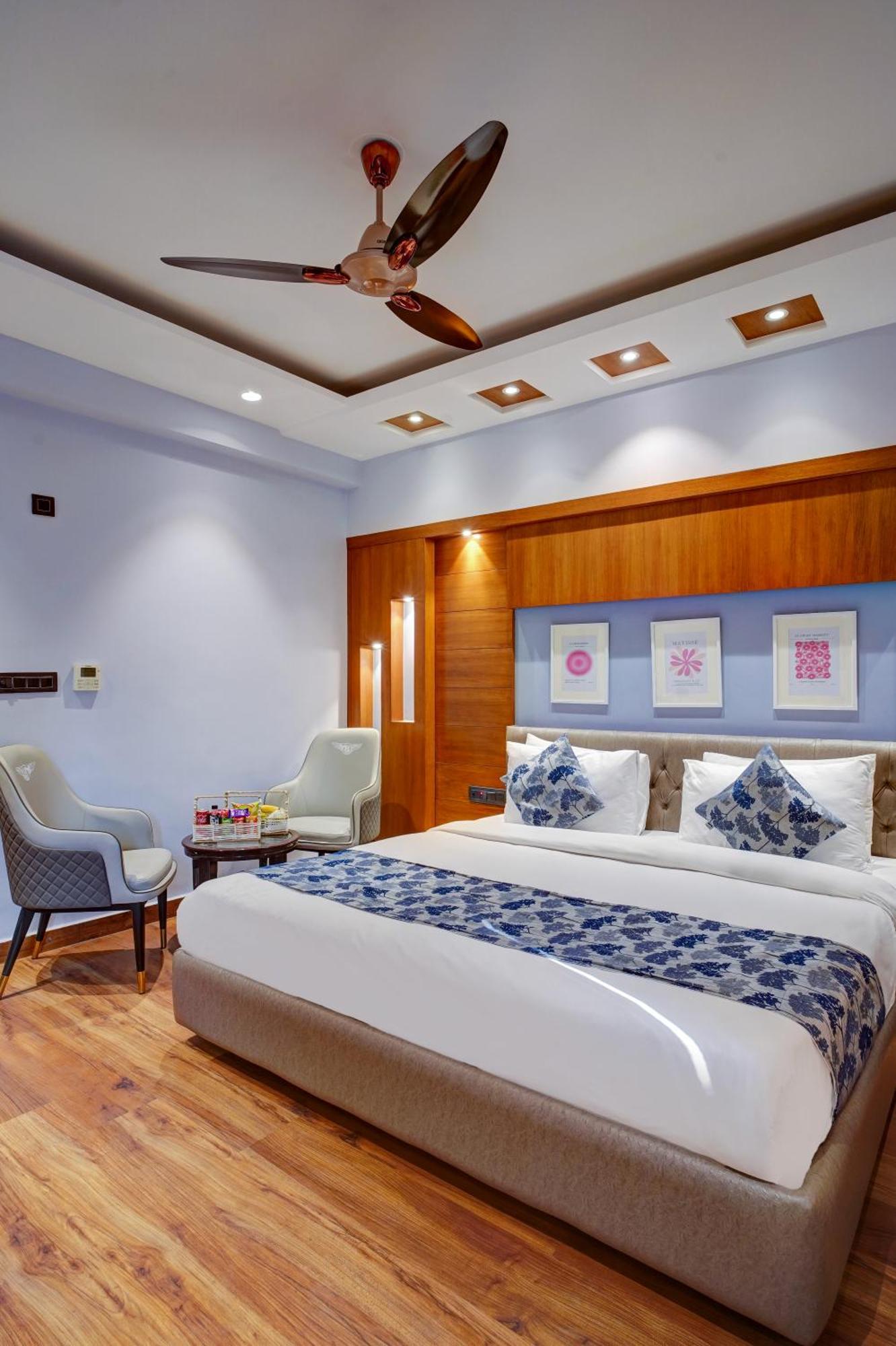 Hotel The Pearl - Traveler'S Choice Award Winner For 2025 New Delhi Exterior photo